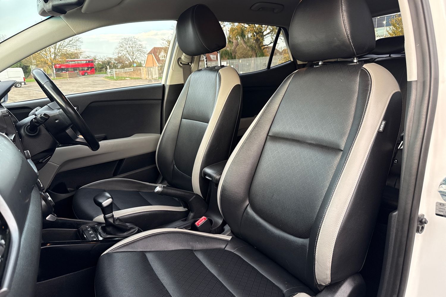 Used Kia Stonic 2021 for sale - 76528925: Photo 37