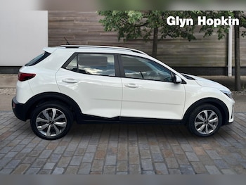 Used Kia Stonic 2023 for sale - 76514875: Photo