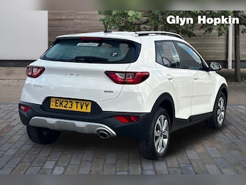 Used Kia Stonic 2023 for sale - 76514875: Photo