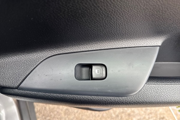 Used Kia Stonic 2024 for sale - 76014856: Photo 33
