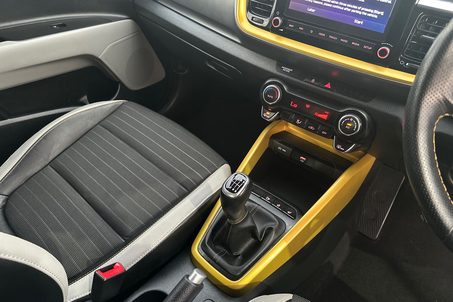 Used Kia Stonic 2023 for sale - 76869496: Photo 14