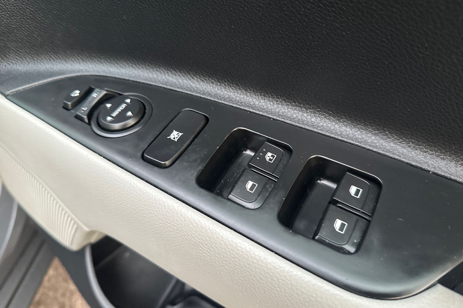 Used Kia Stonic 2023 for sale - 76869496: Photo 16