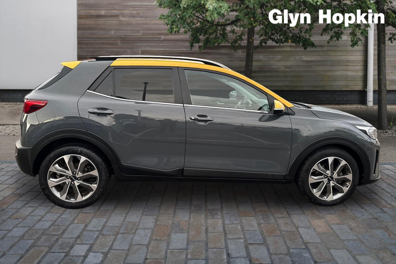 Used Kia Stonic 2023 for sale - 76869496: Photo 2