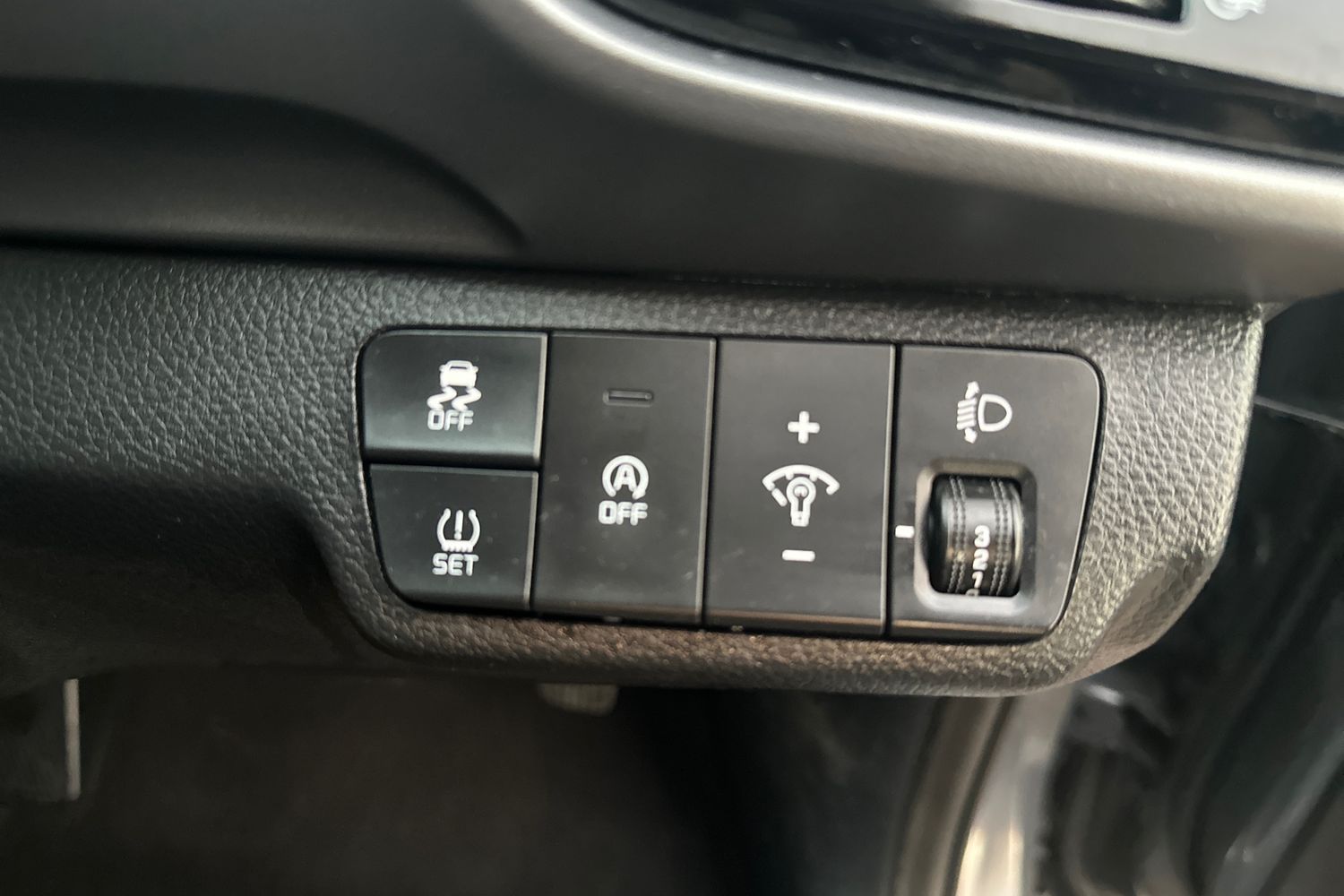 Used Kia Stonic 2023 for sale - 76869496: Photo 37