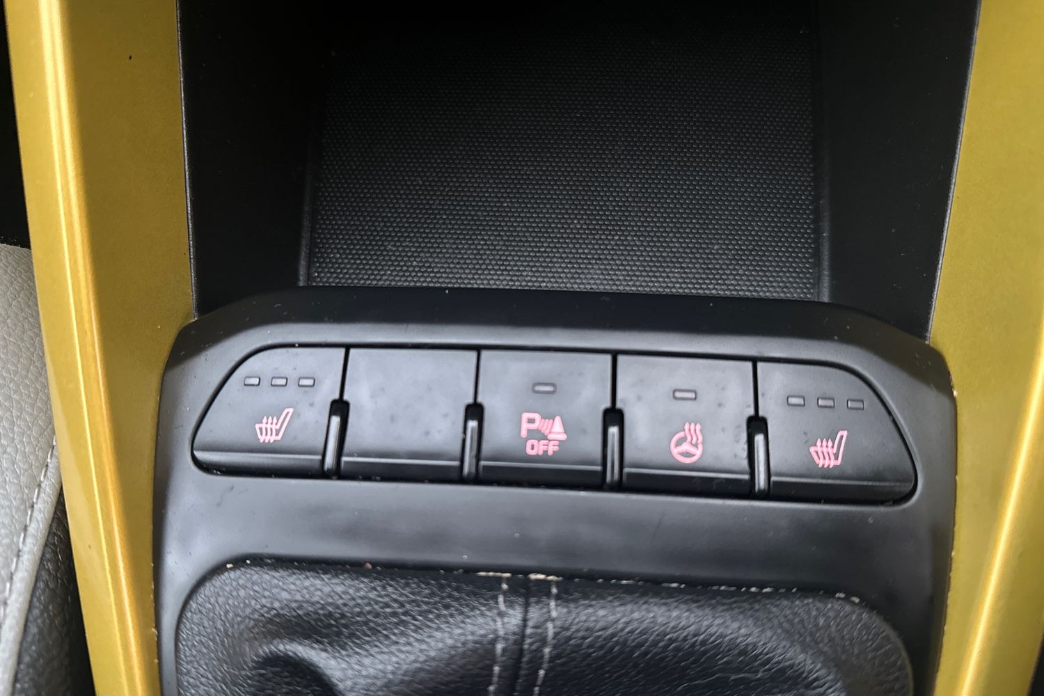 Used Kia Stonic 2023 for sale - 76869496: Photo 40