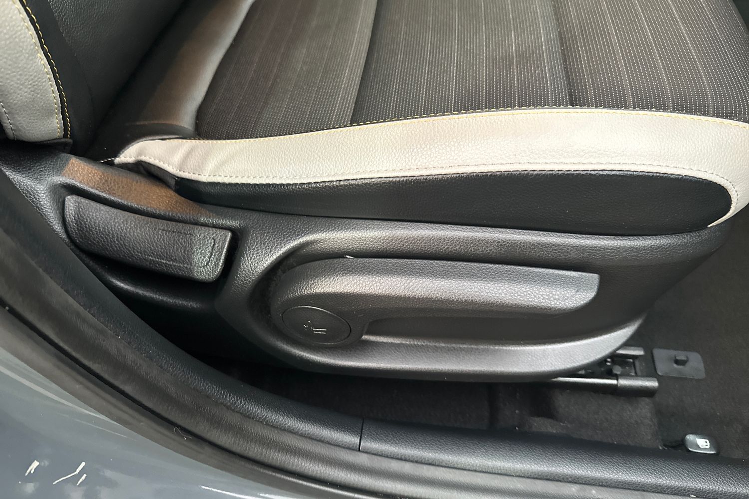 Used Kia Stonic 2023 for sale - 76869496: Photo 44