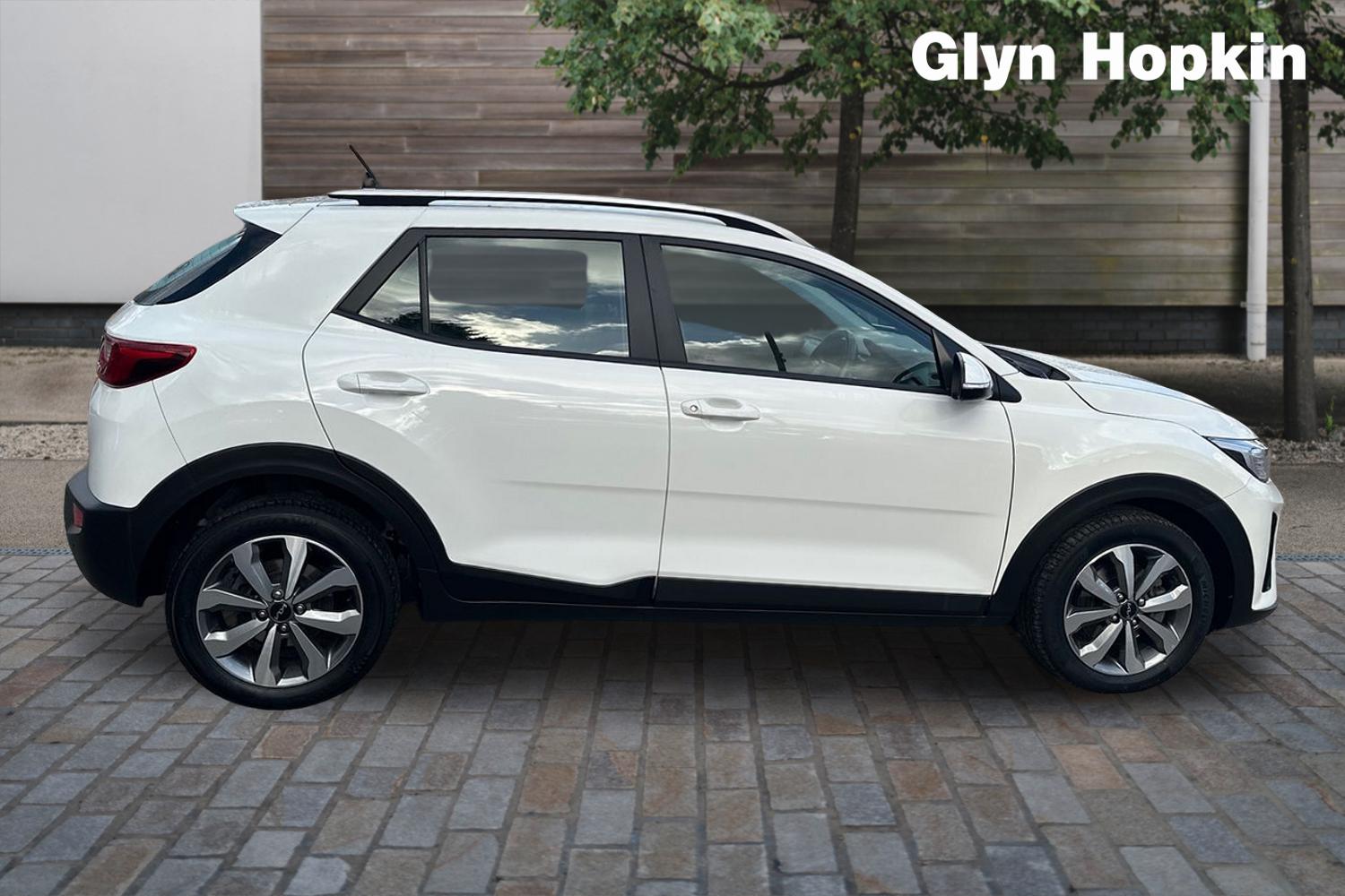 Used Kia Stonic 2023 for sale - 76817698: Photo 2