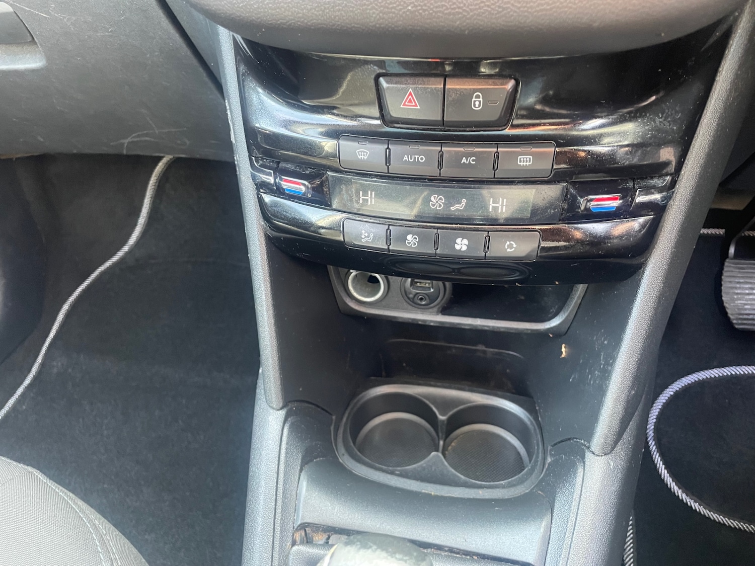 Used Peugeot 208 2013 for sale - 78197885: Photo 12