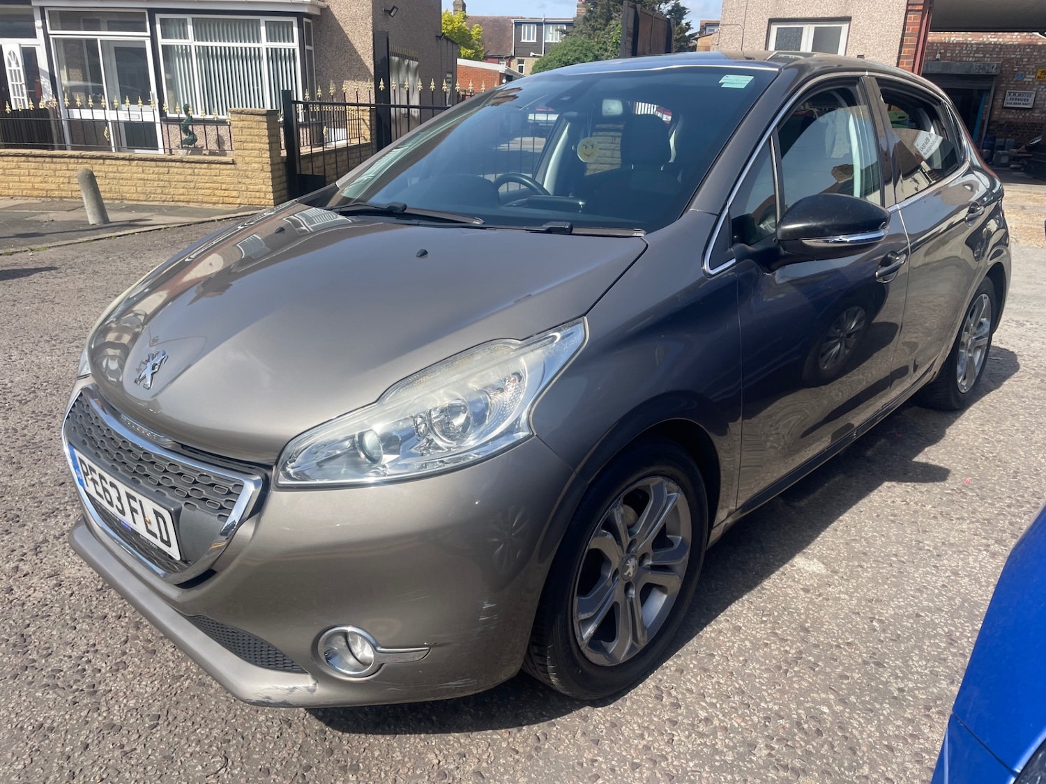 Used Peugeot 208 2013 for sale - 78197885: Photo 2