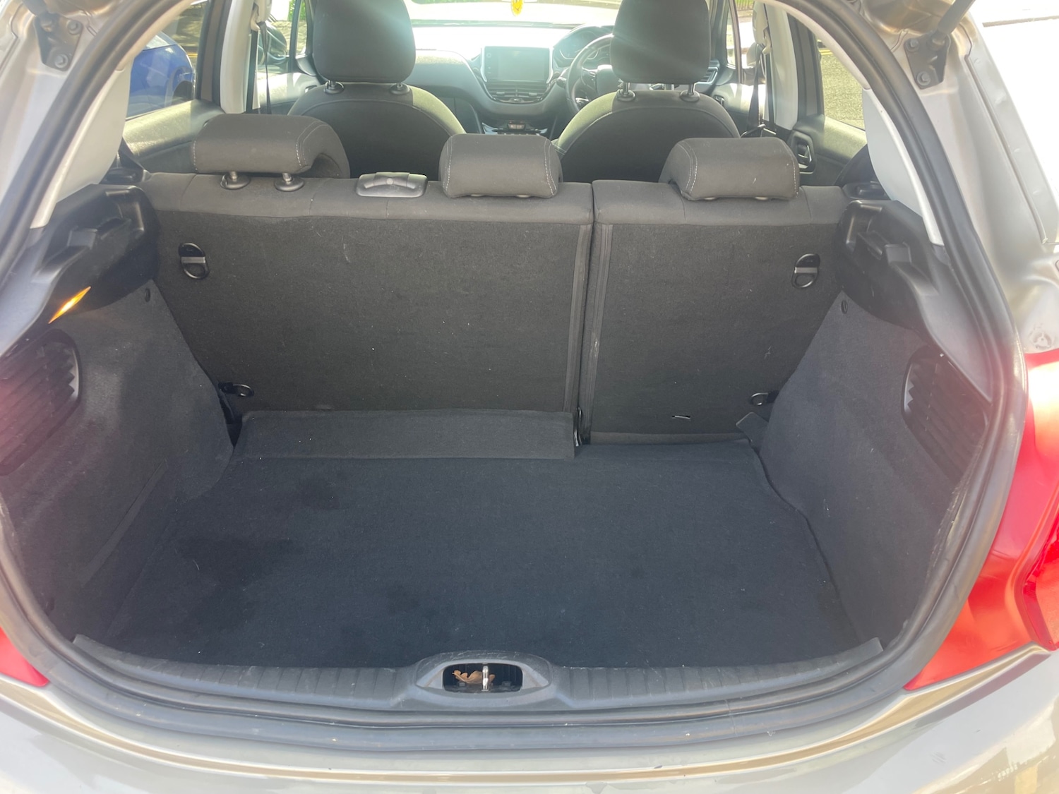 Used Peugeot 208 2013 for sale - 78197885: Photo 8