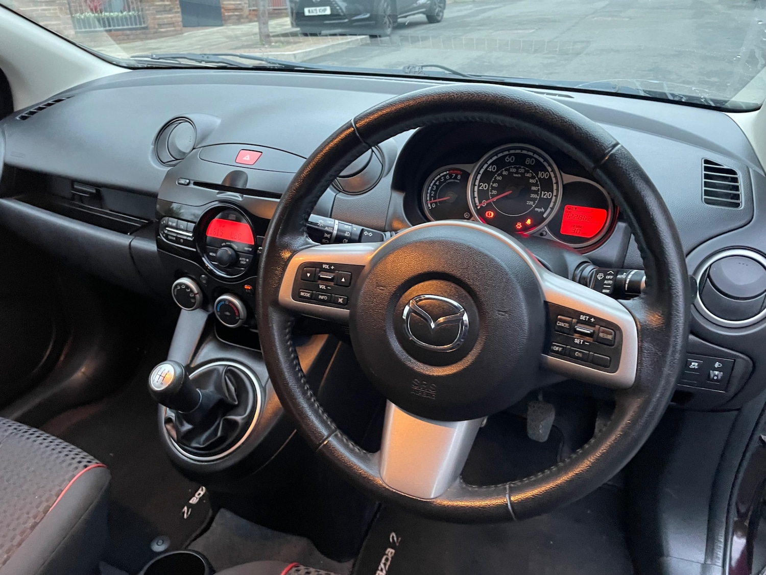 Used Mazda Mazda2 2011 for sale - 76627366: Photo 11