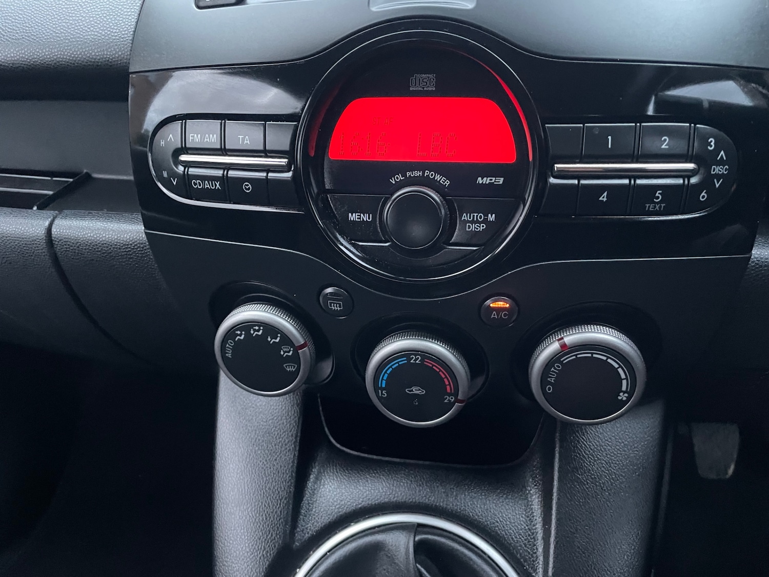 Used Mazda Mazda2 2011 for sale - 76627366: Photo 14