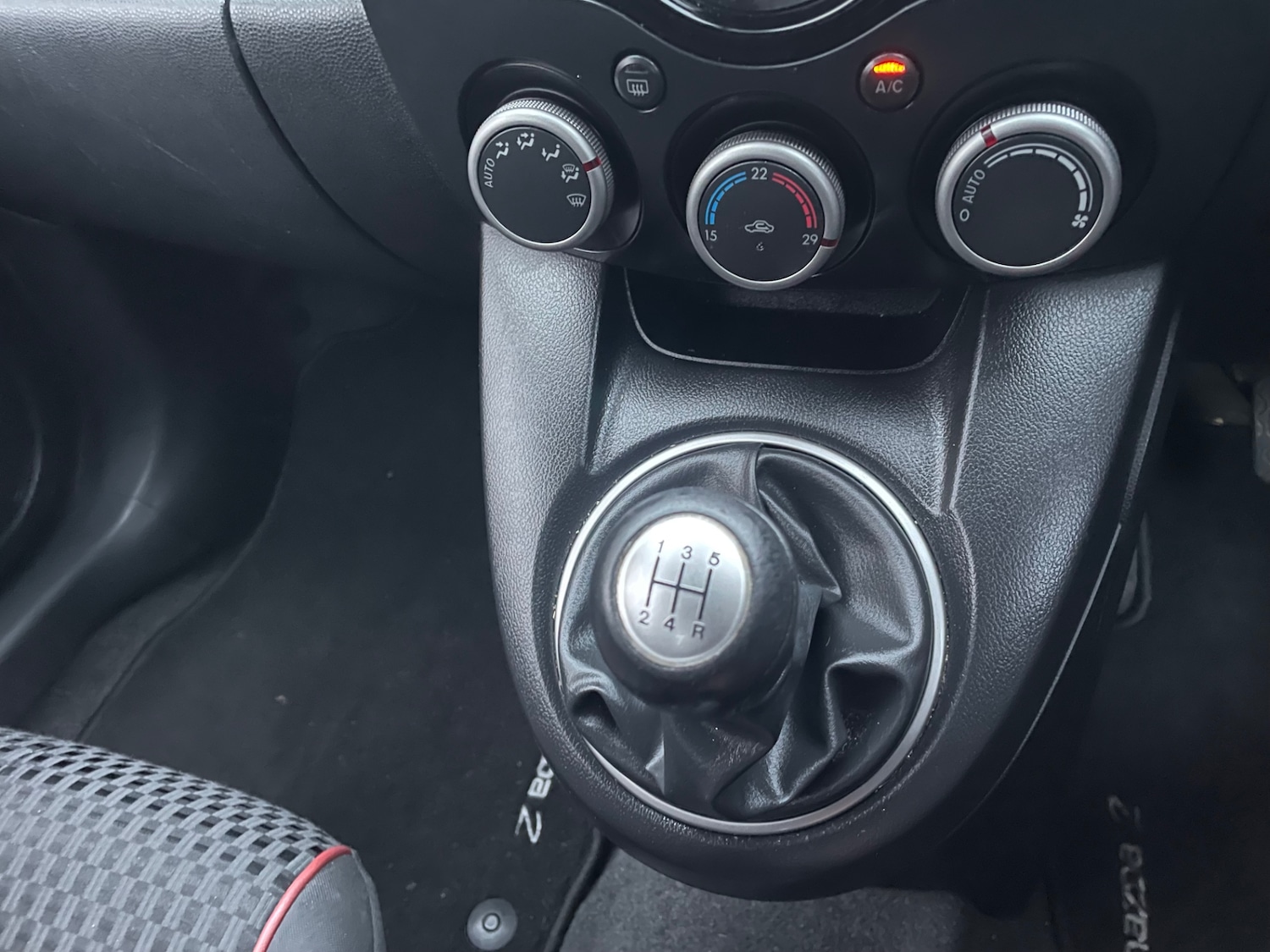 Used Mazda Mazda2 2011 for sale - 76627366: Photo 15