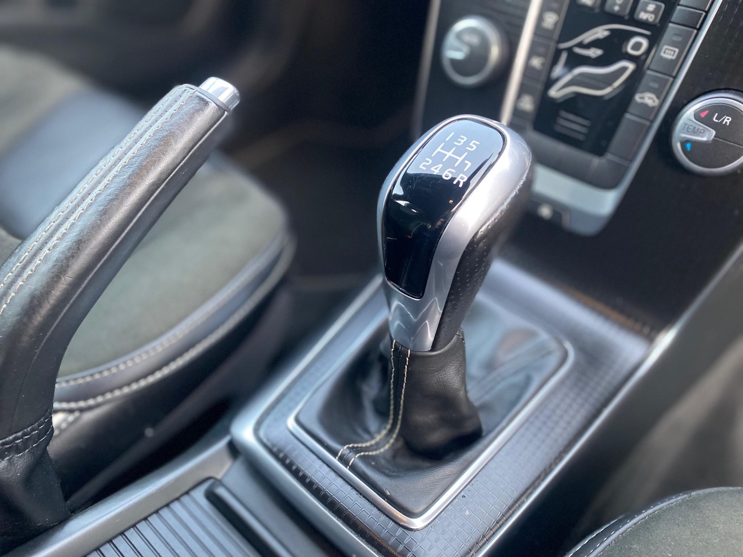 Used Volvo V40 2016 for sale - 77128608: Photo 14