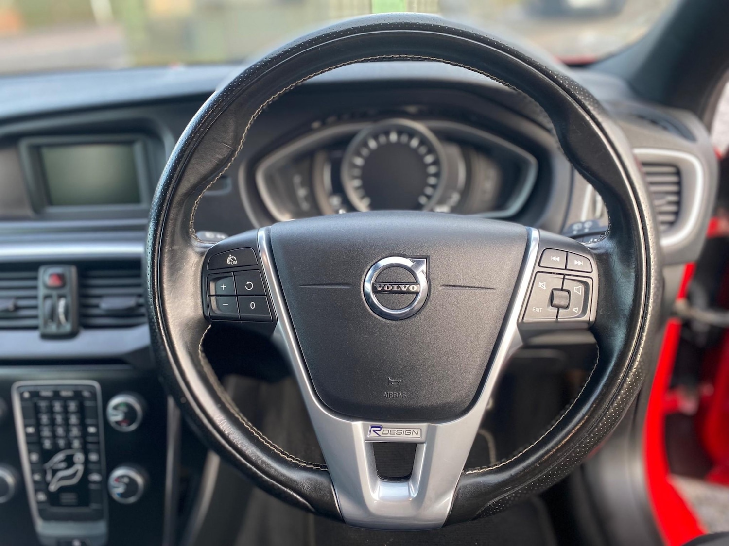 Used Volvo V40 2016 for sale - 77128608: Photo 15