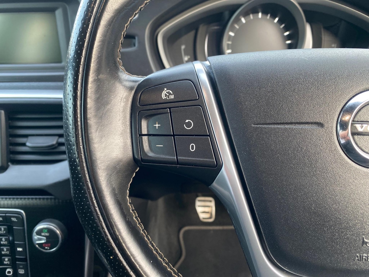 Used Volvo V40 2016 for sale - 77128608: Photo 16