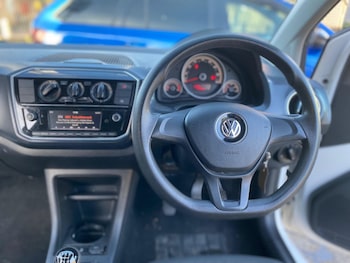 Used Volkswagen up! 2017 for sale - 76245042: Photo 4