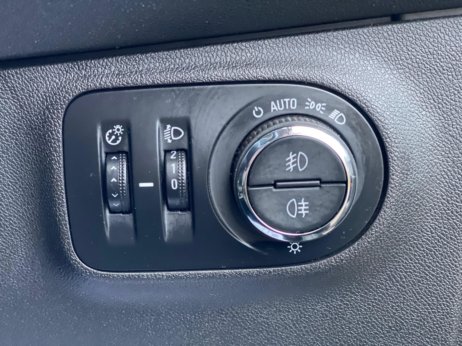 Used Vauxhall Corsa 2015 for sale - 77819991: Photo 21