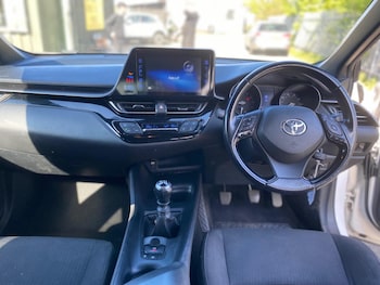 Used Toyota C-HR 2017 for sale - 78412176: Photo