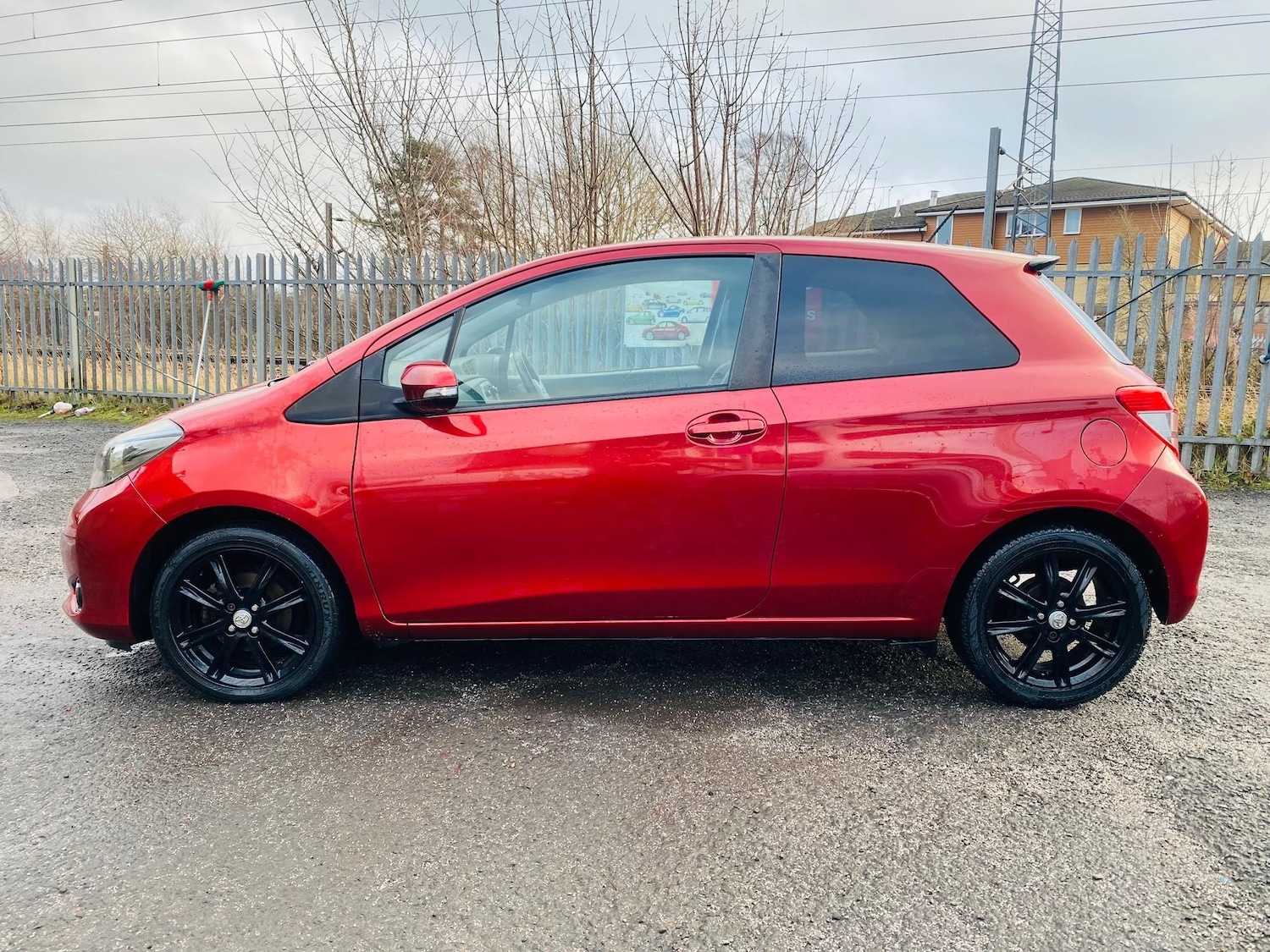 Used Toyota Yaris 2012 for sale - 77128605: Photo 11