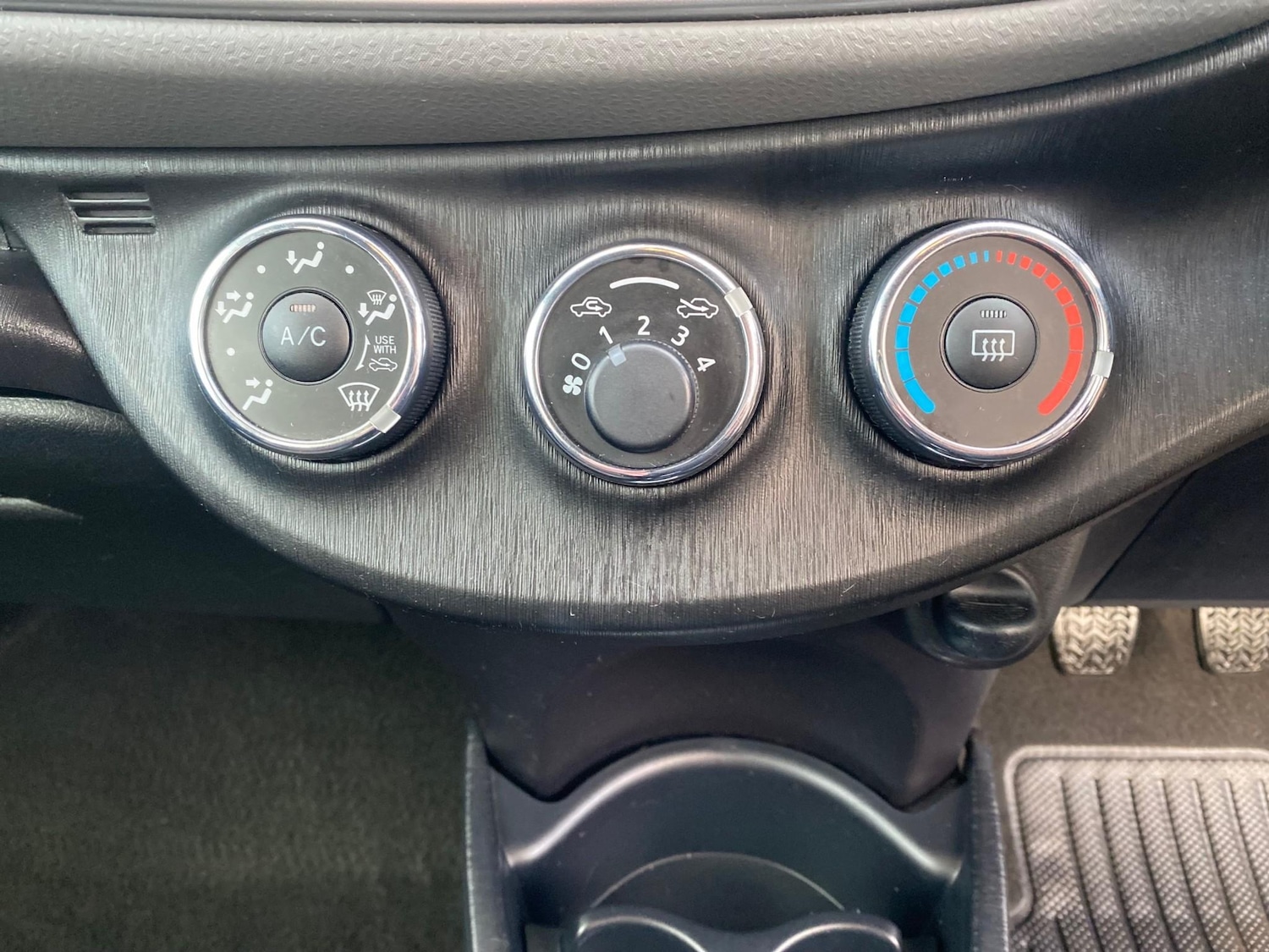 Used Toyota Yaris 2012 for sale - 77128605: Photo 21