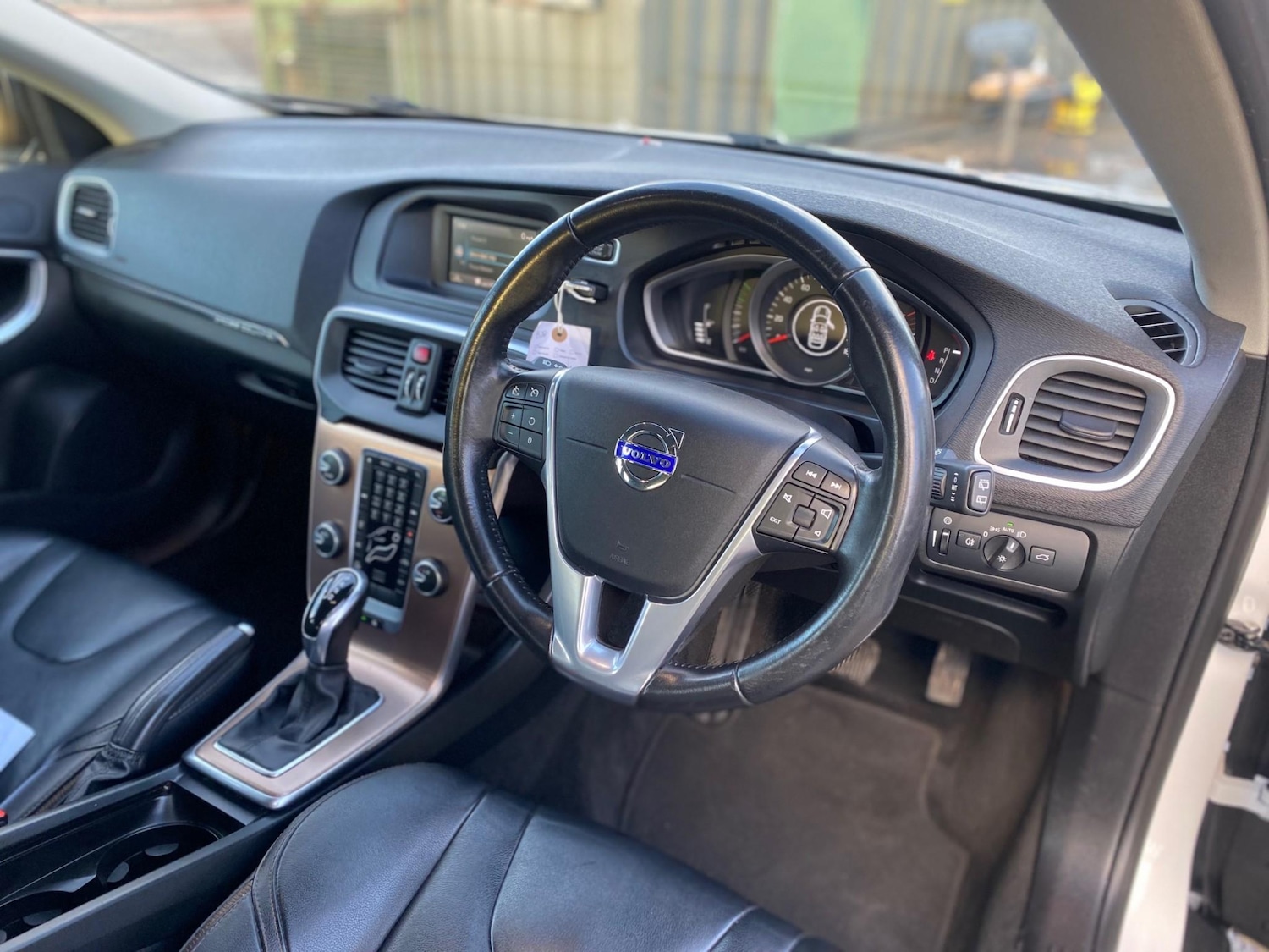 Used Volvo V40 Cross Country 2015 for sale - 76627477: Photo 13