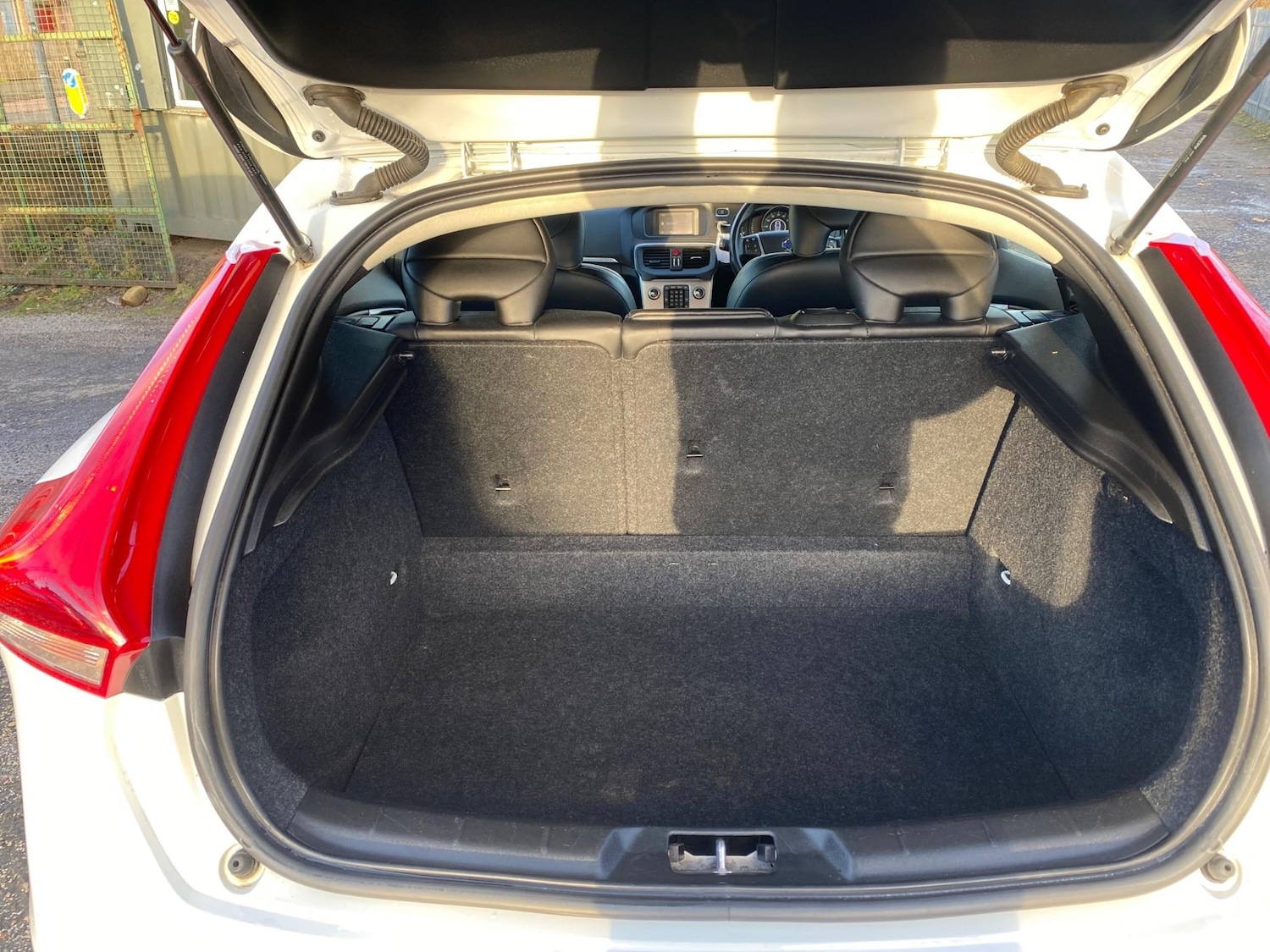 Used Volvo V40 Cross Country 2015 for sale - 76627477: Photo 16