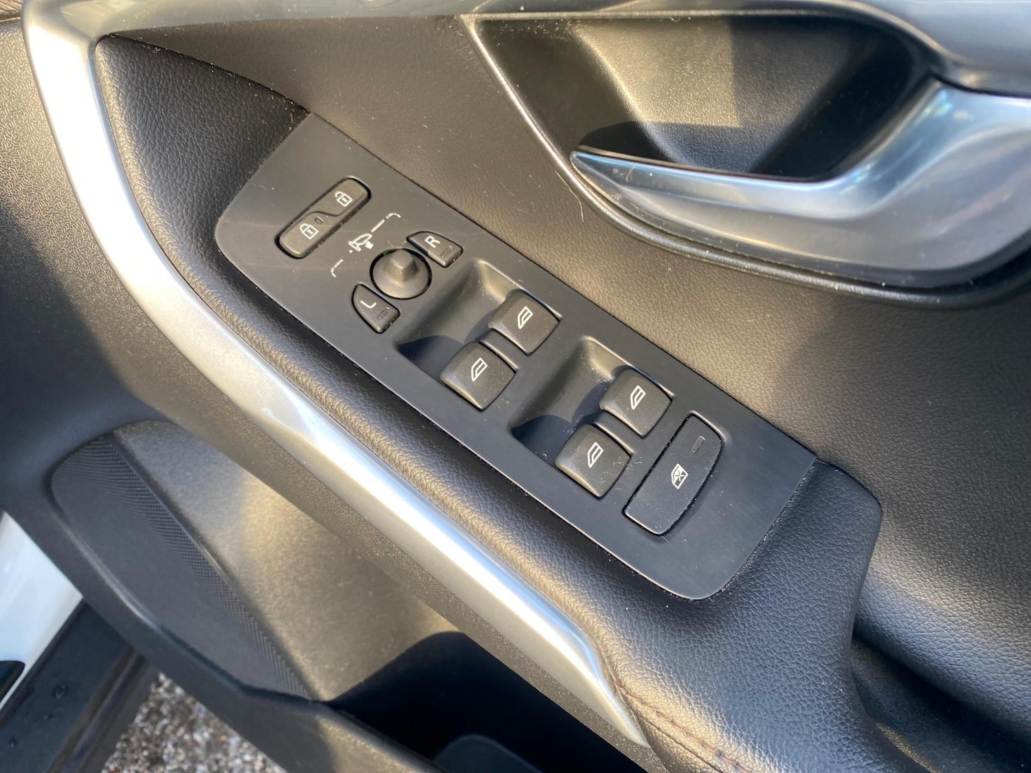 Used Volvo V40 Cross Country 2015 for sale - 76627477: Photo 19