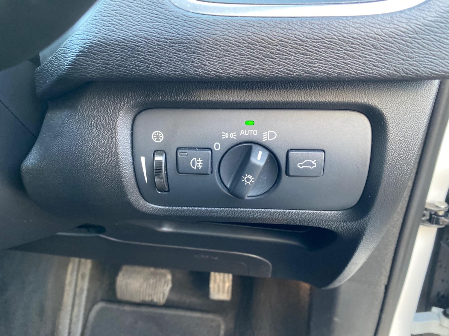 Used Volvo V40 Cross Country 2015 for sale - 76627477: Photo 20