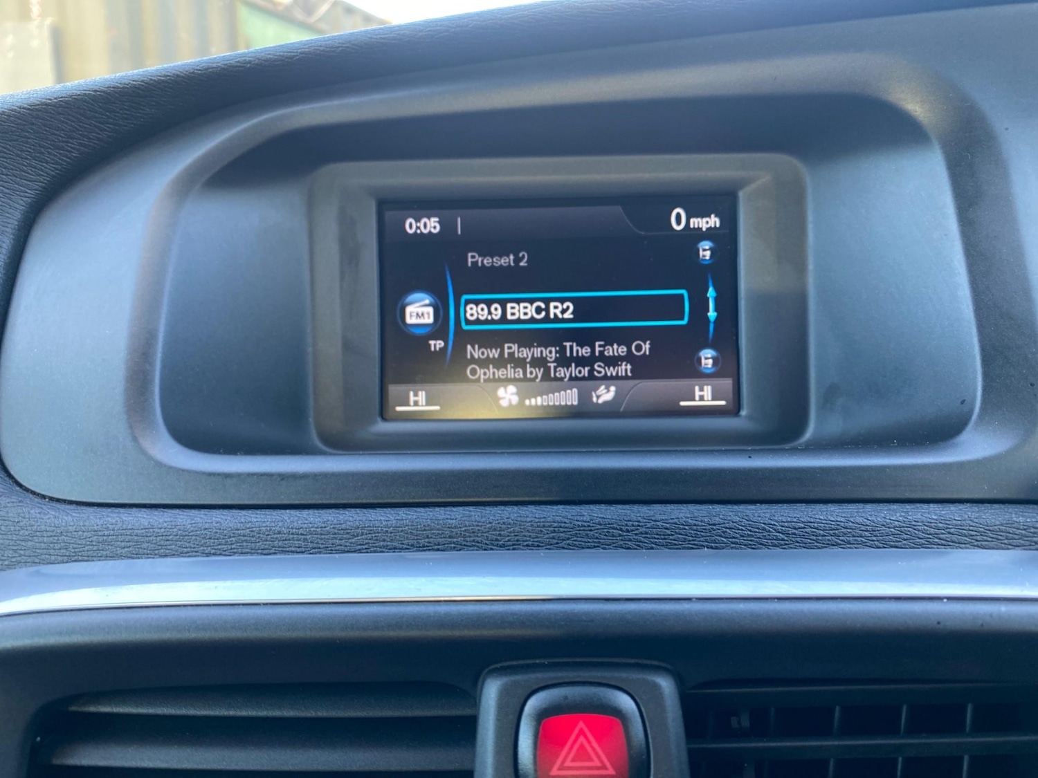 Used Volvo V40 Cross Country 2015 for sale - 76627477: Photo 24