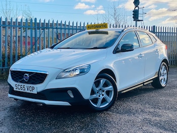 Used Volvo V40 Cross Country 2015 for sale - 76627477: Photo