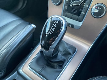 Used Volvo V40 Cross Country 2015 for sale - 76627477: Photo