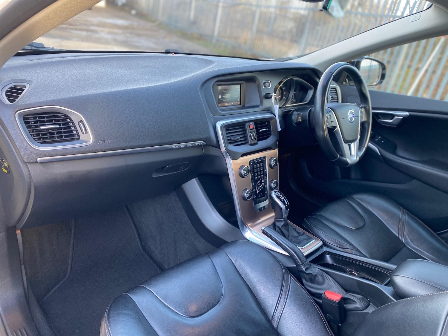 Used Volvo V40 Cross Country 2015 for sale - 76627477: Photo 6