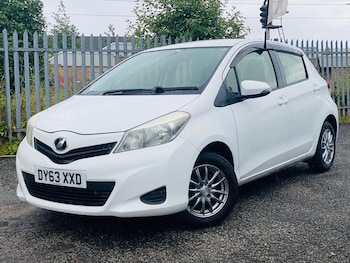 Used Toyota Yaris 2014 for sale - 79613604: Photo
