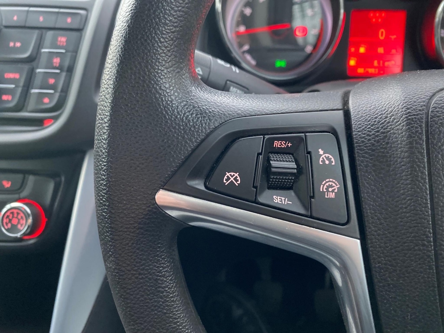 Used Vauxhall Zafira 2015 for sale - 76474338: Photo 25