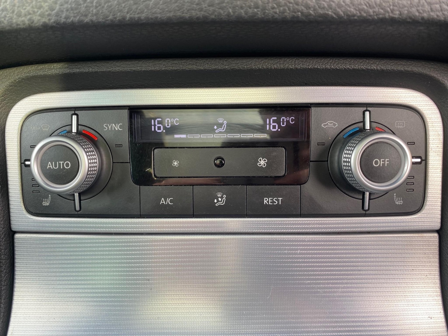 Used Volkswagen Touareg 2015 for sale - 77763994: Photo 23