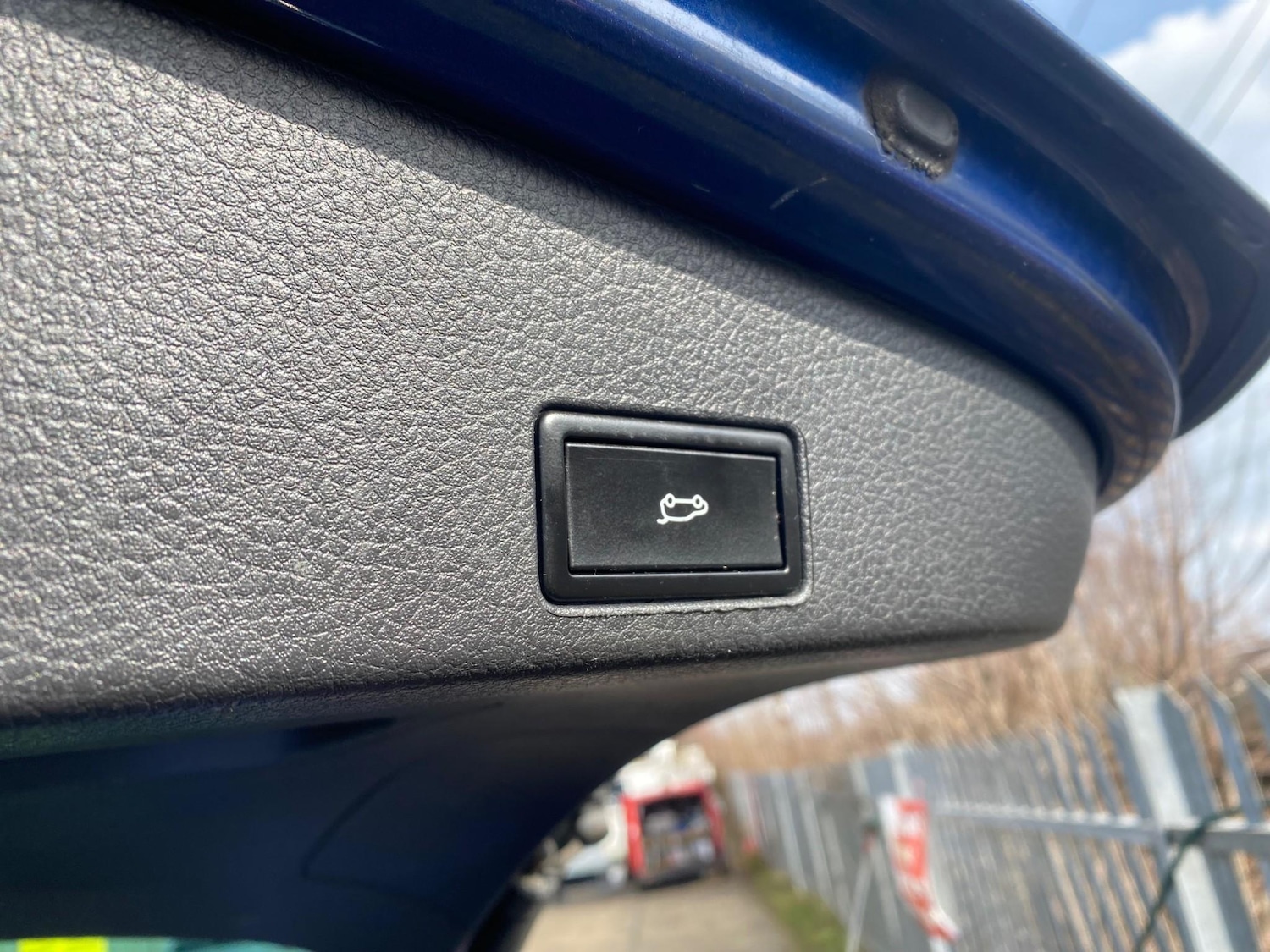 Used Volkswagen Touareg 2015 for sale - 77763994: Photo 31