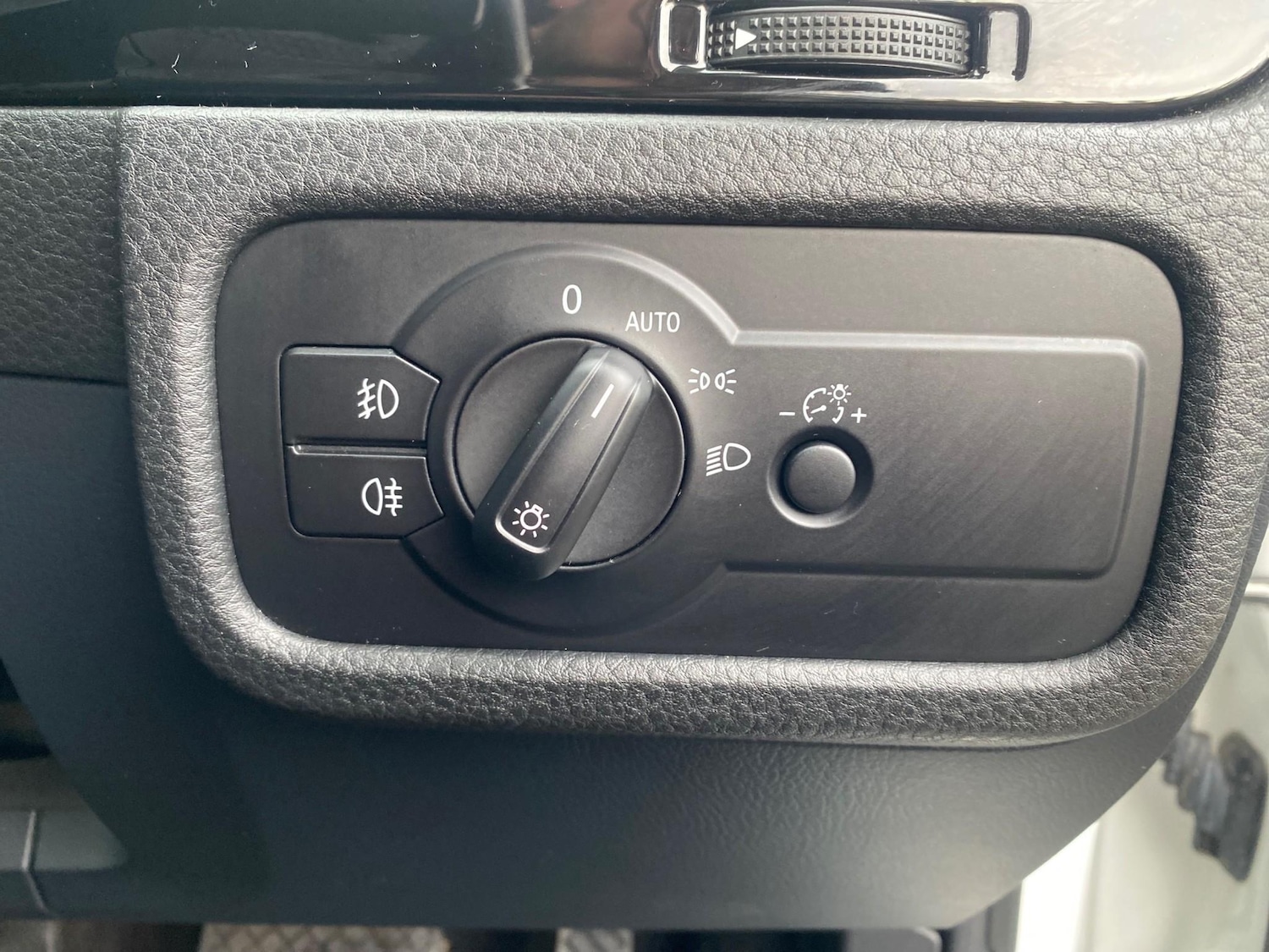 Used Volkswagen Touareg 2016 for sale - 76949475: Photo 16