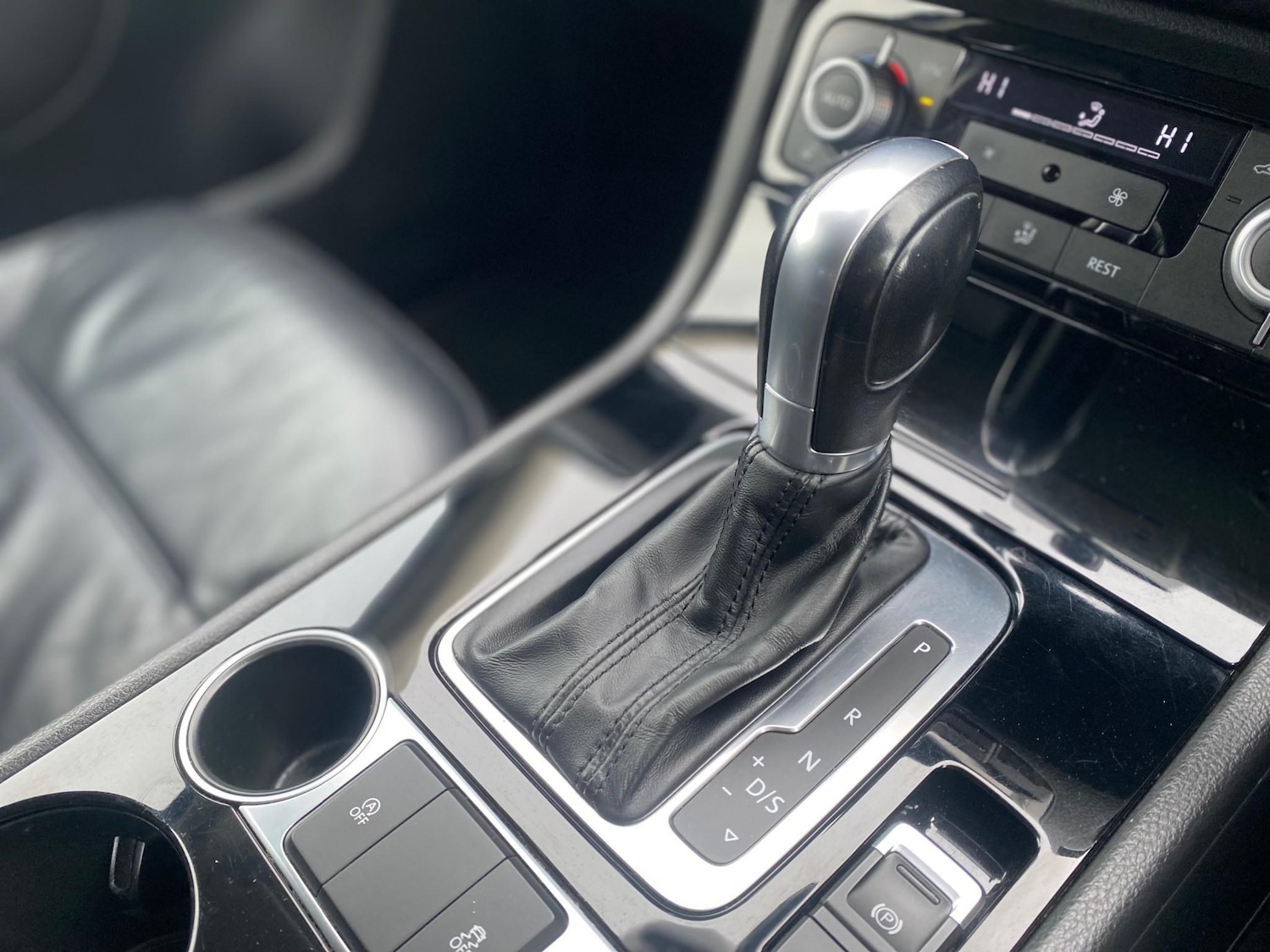 Used Volkswagen Touareg 2016 for sale - 76949475: Photo 24