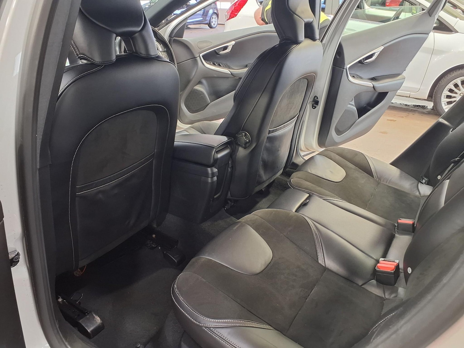 Used Volvo V40 2018 for sale - 76438719: Photo 3