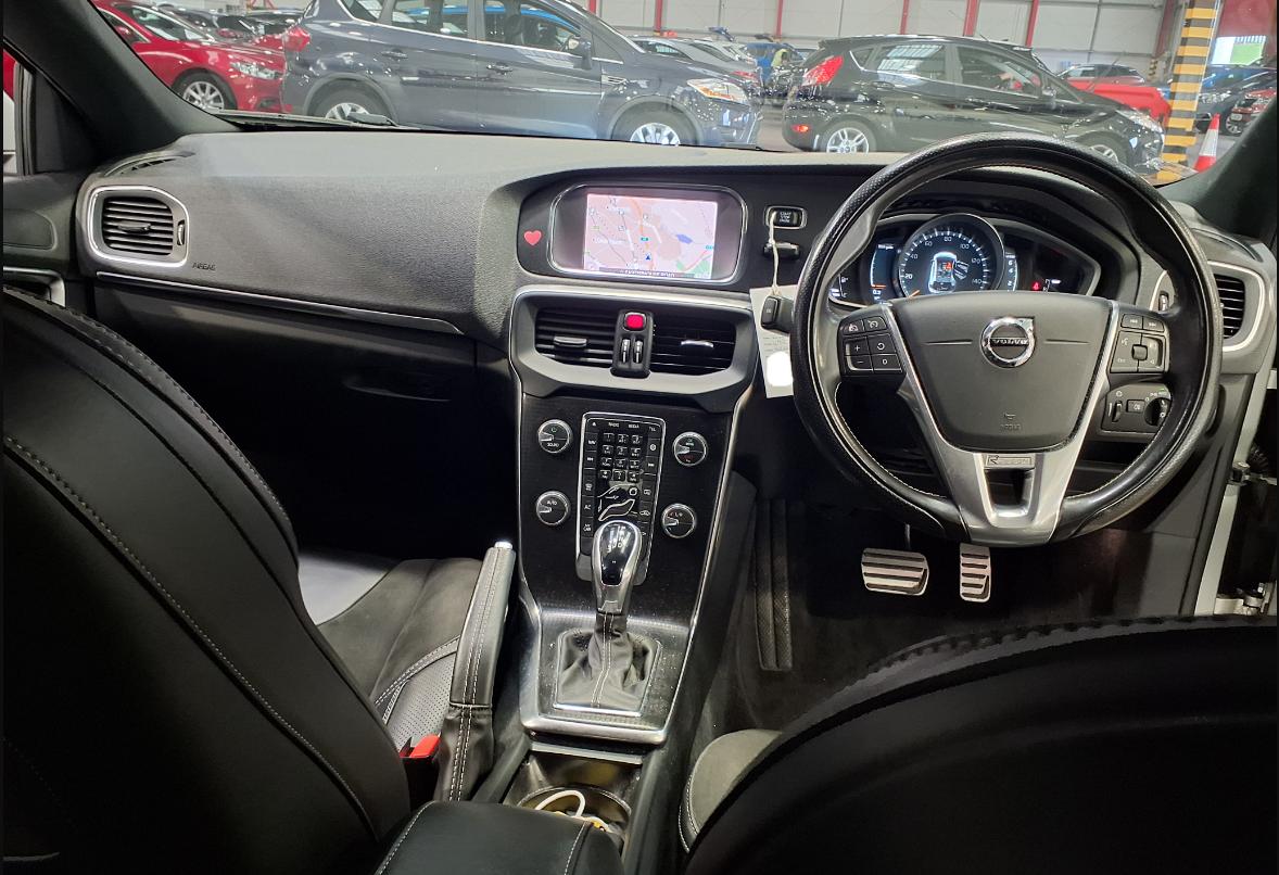 Used Volvo V40 2018 for sale - 76438719: Photo 4