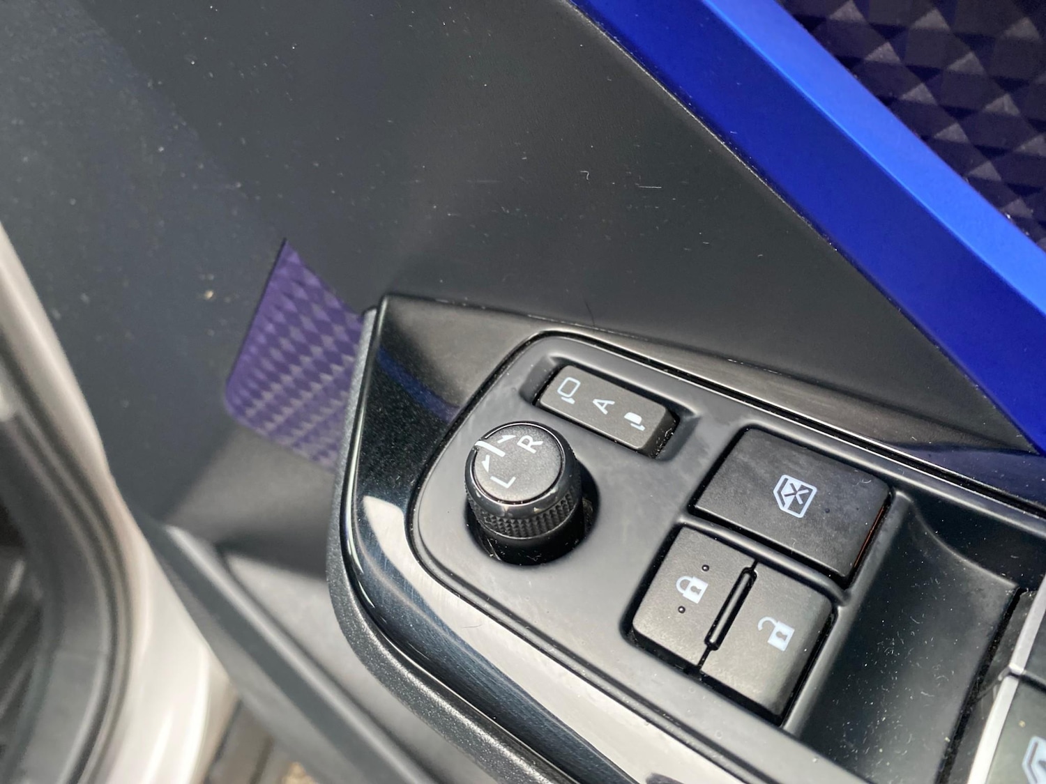 Used Toyota C-HR 2017 for sale - 77506029: Photo 16