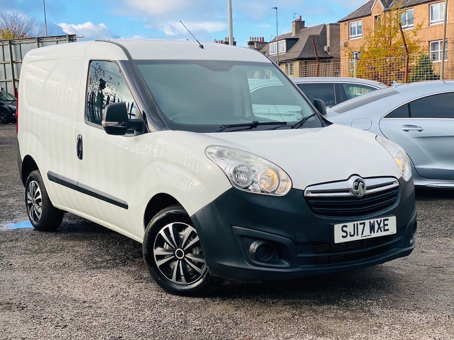 Used Vauxhall Combo 2017 for sale - 76405500: Photo 1