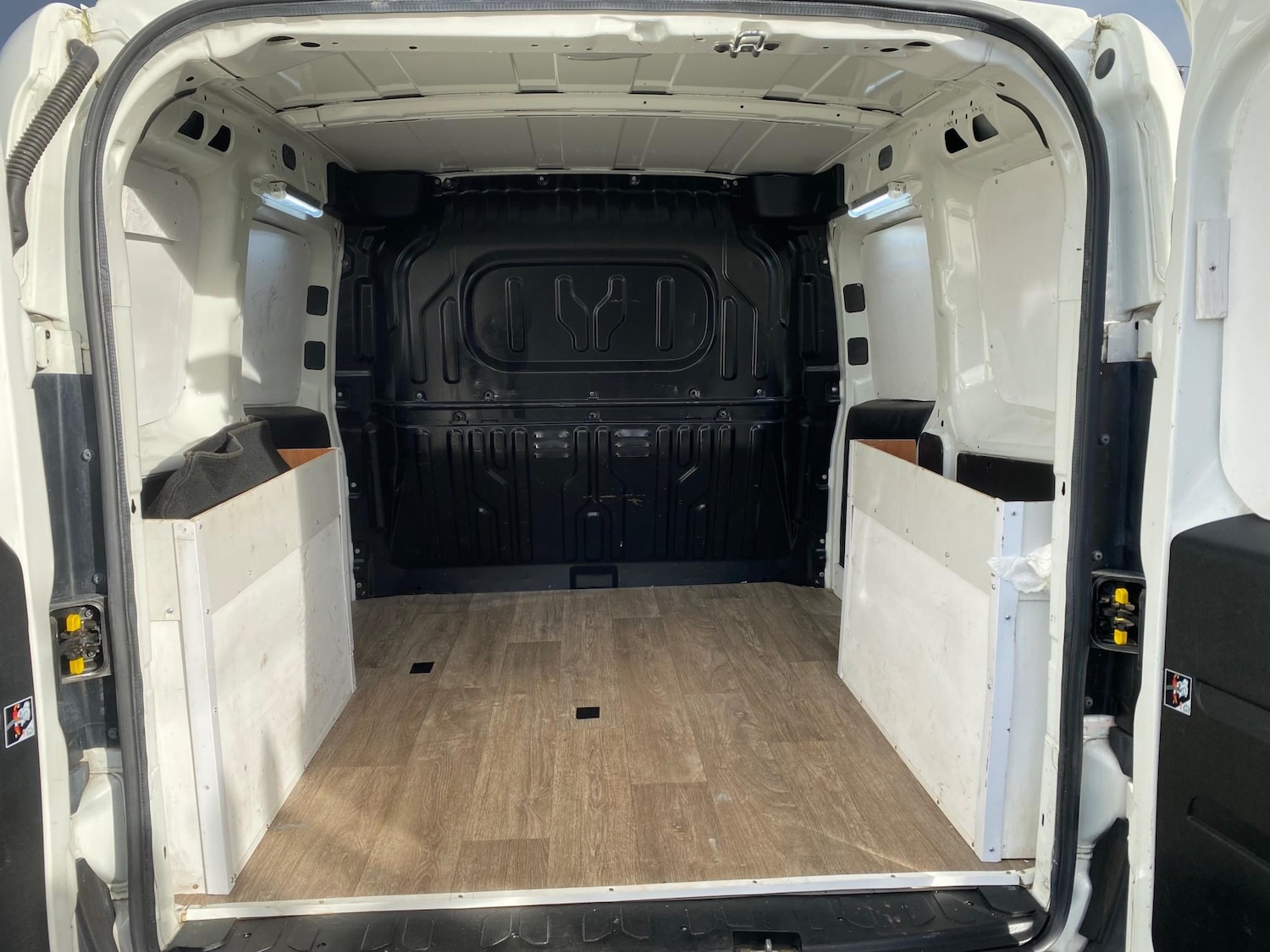 Used Vauxhall Combo 2017 for sale - 76405500: Photo 16