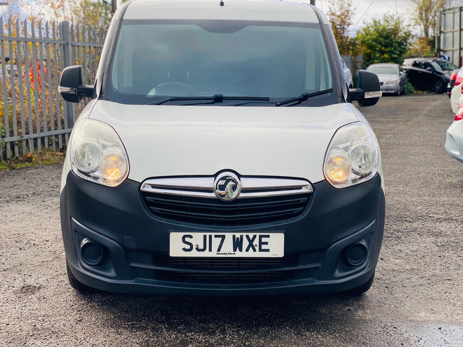 Used Vauxhall Combo 2017 for sale - 76405500: Photo 2