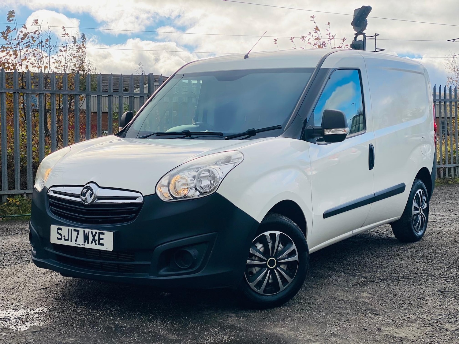 Used Vauxhall Combo 2017 for sale - 76405500: Photo 3