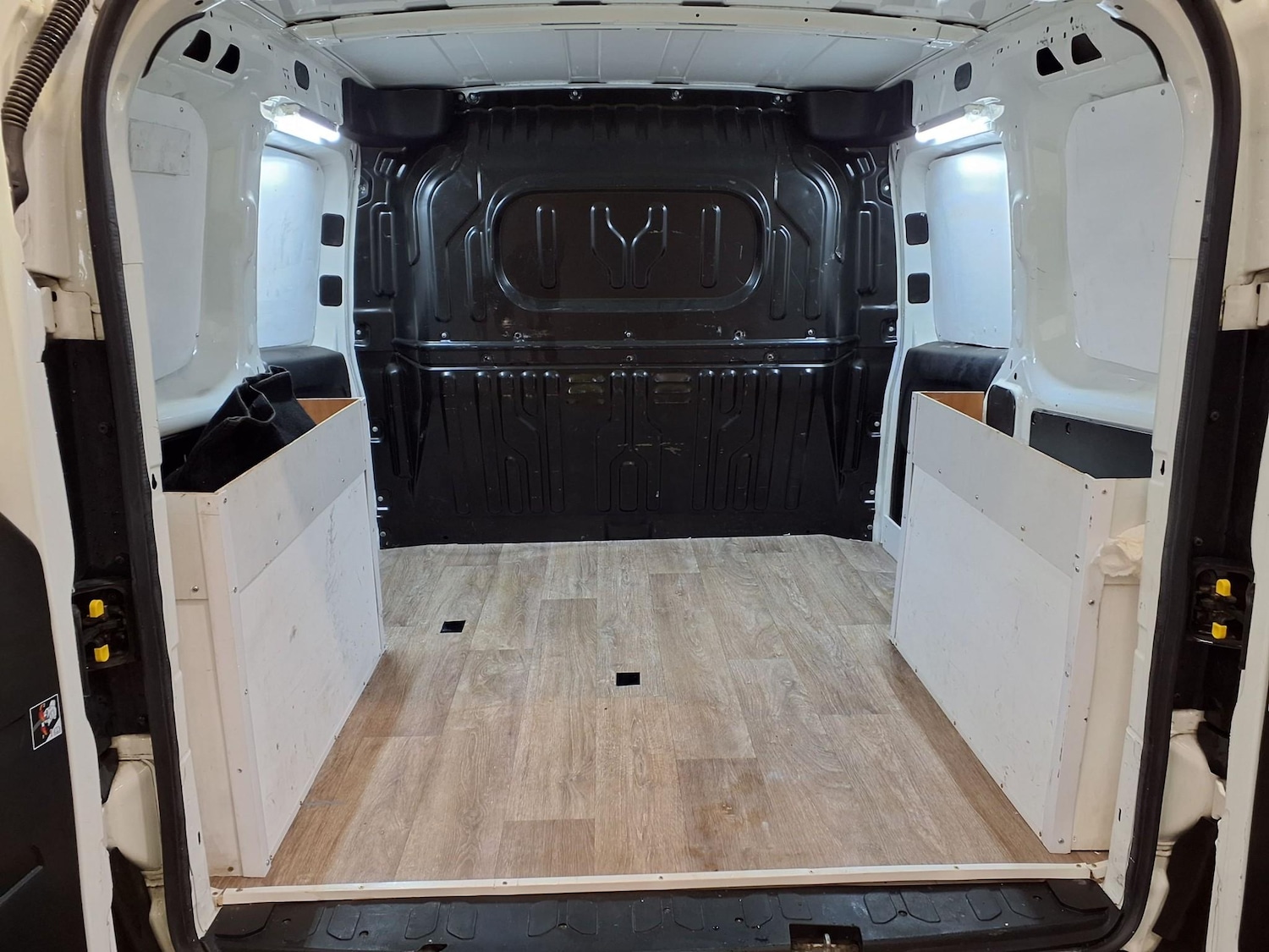 Used Vauxhall Combo 2017 for sale - 76405500: Photo 5