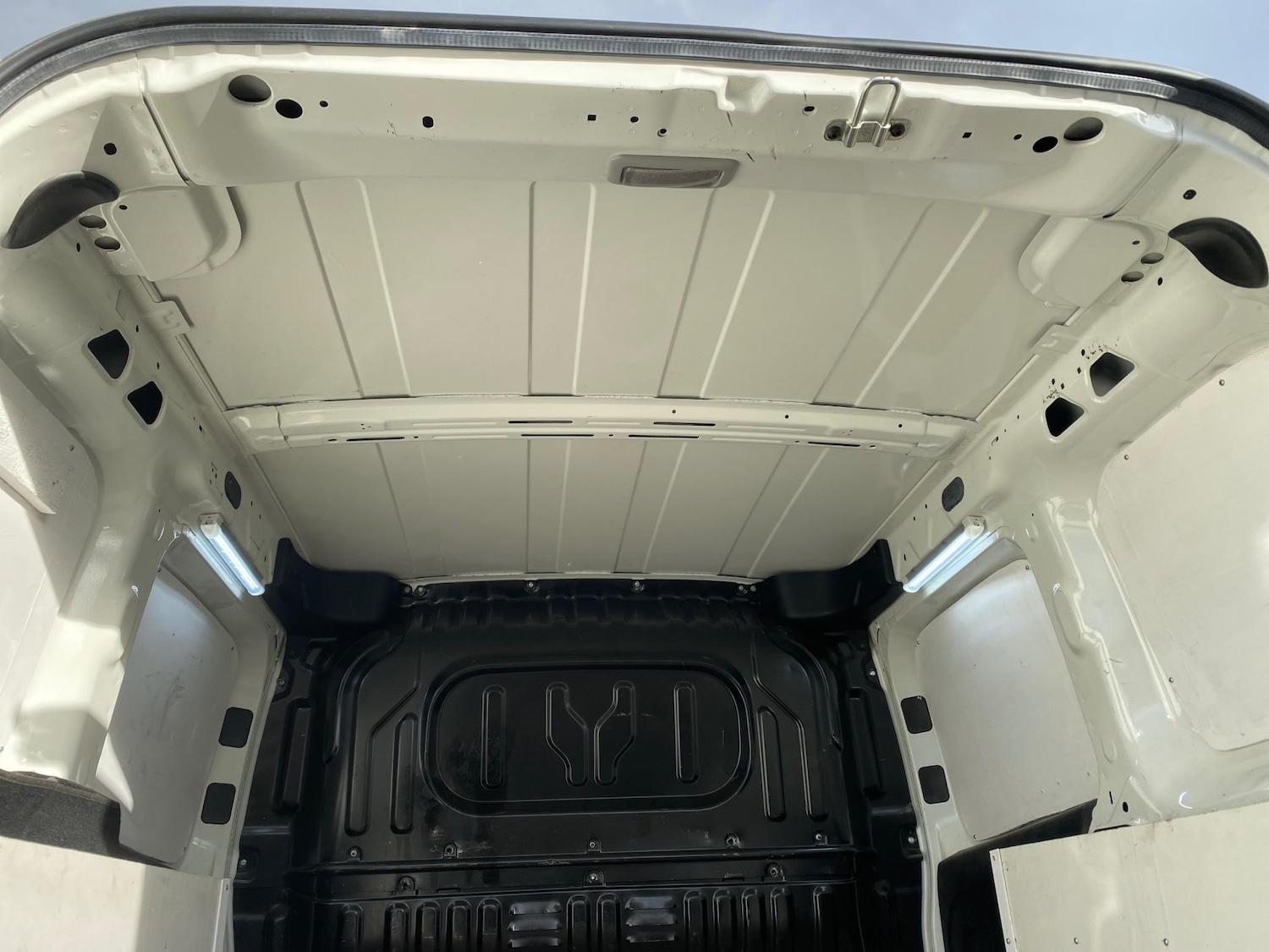 Used Vauxhall Combo 2017 for sale - 76405500: Photo 6