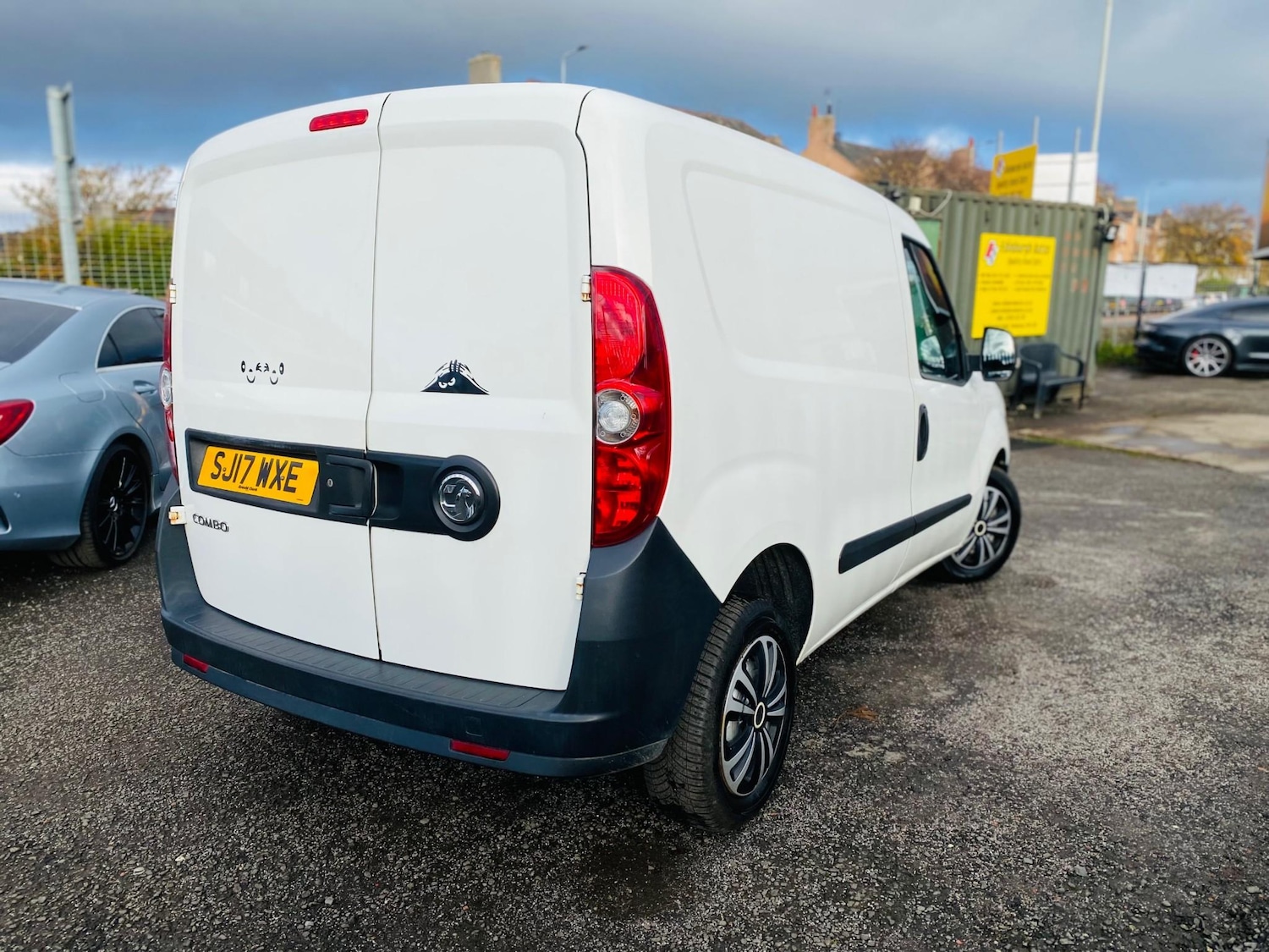 Used Vauxhall Combo 2017 for sale - 76405500: Photo 7