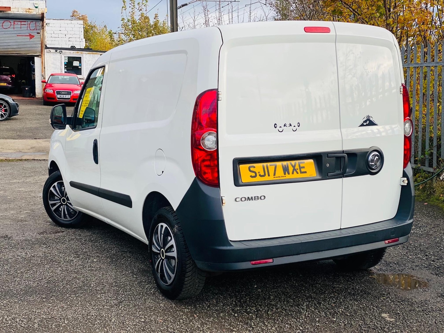 Used Vauxhall Combo 2017 for sale - 76405500: Photo 9